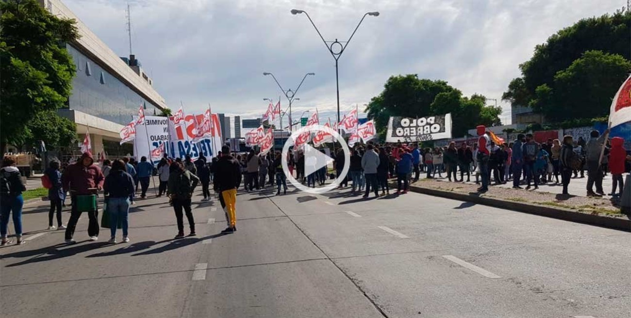 Video: momentos de tensión se vivieron en el piquete que provocó caos en la Av. 27 de Febrero