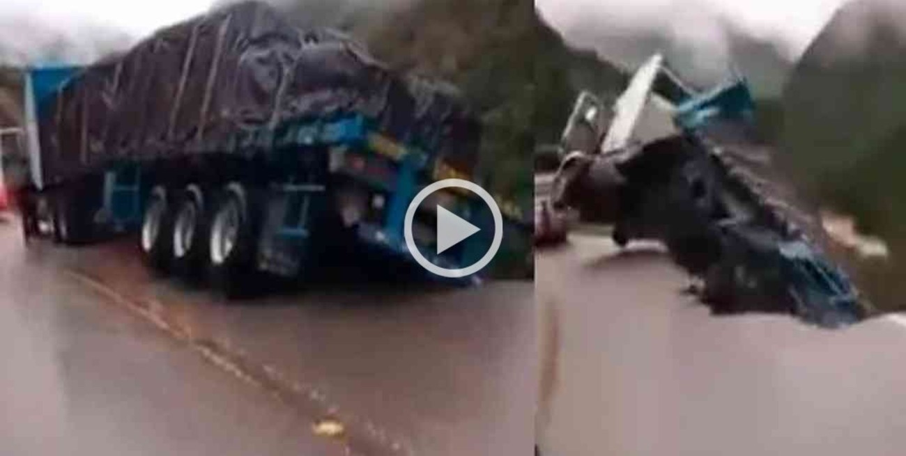 Video: impresionante caída de un camión al vacío cuando se trasladaba por una ruta en Perú