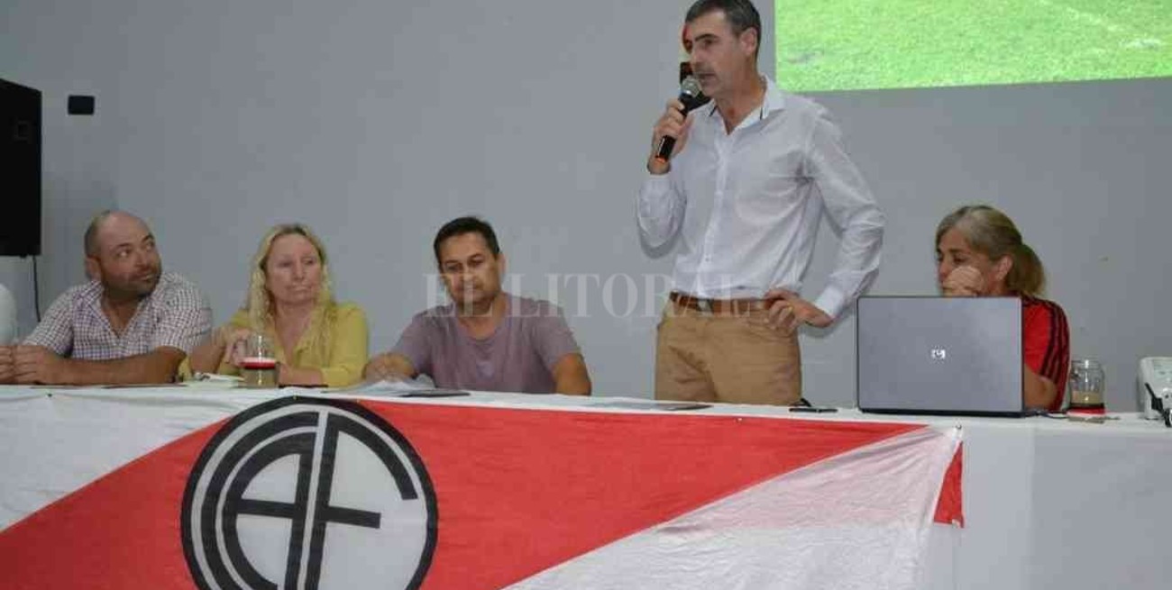 Franck: lanzaron una campaña para tener su cancha de césped sintético