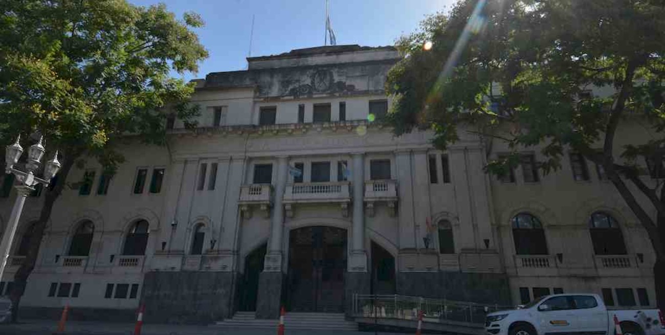 Intentó ejecutar a un supuesto "ladrón" frente a la policía y terminó preso