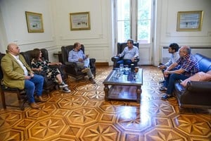 Prensa José Corral Despacho de Javkin en Rosario con Corral y dirigentes santafesinos y rosarinos analizando la situación santafesina.