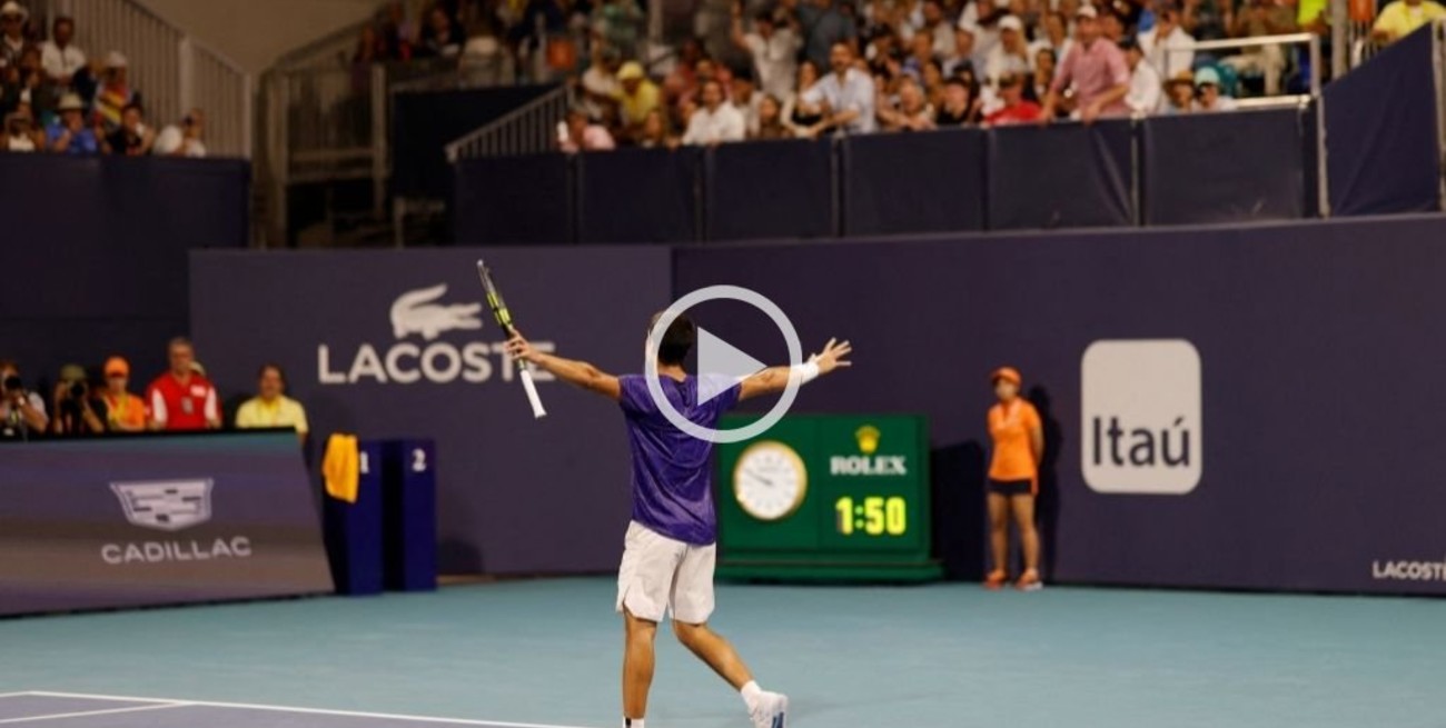 Video: Tsitsipas y Alcaraz protagonizaron uno de los mejores puntos del año
