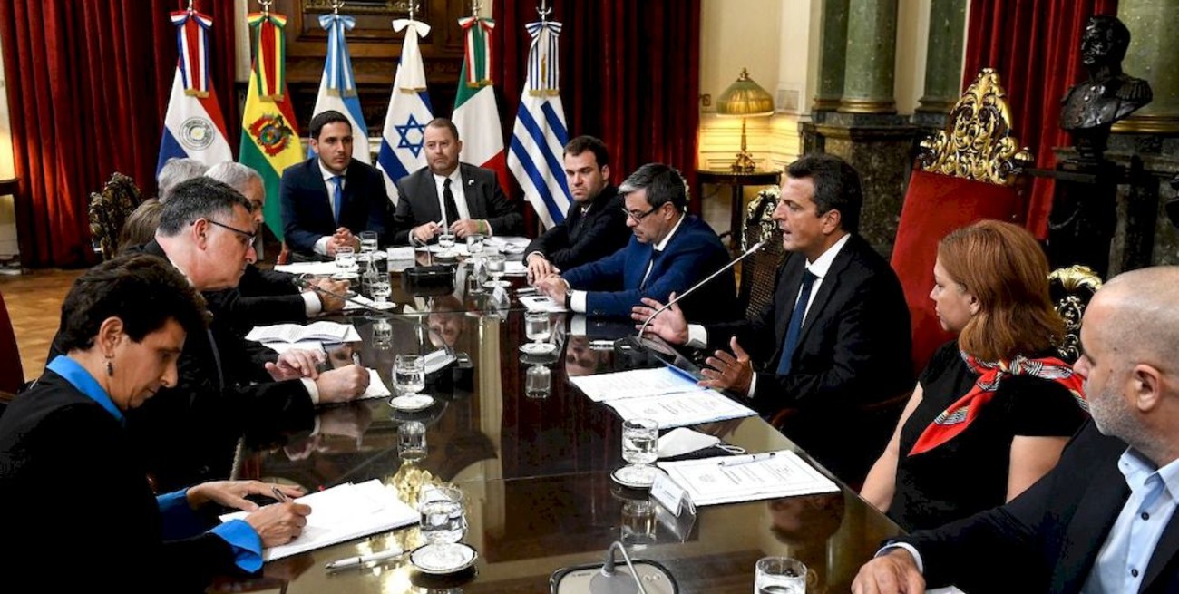 Atentado a la Embajada: Massa recibió al vice primer ministro israelí