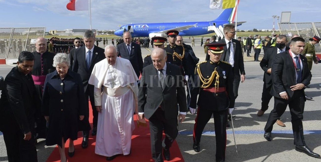 El papa llegó a Malta para pedirle a Europa por los refugiados