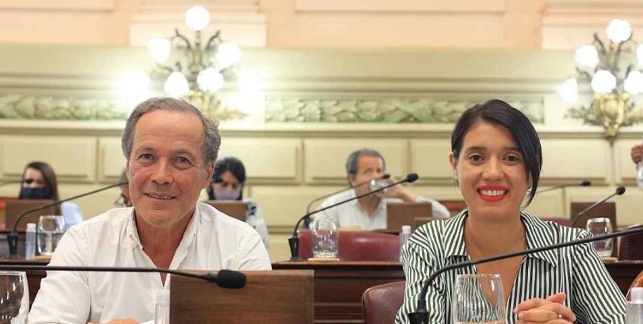 Giustiniani y Donnet: "no hay 'guerra' a la inflación con tarifazos del 60% como el del agua"