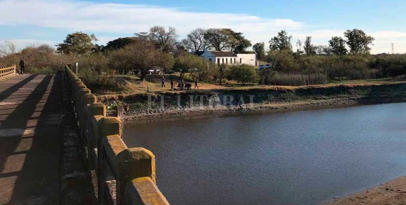 Increíble: pescador santafesino encontró un explosivo cerca del Puente Mihura
