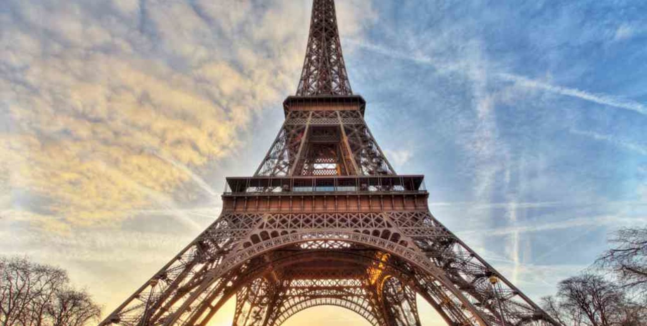 La Torre Eiffel se extenderá seis metros de altura por la colocación de una antena de radio