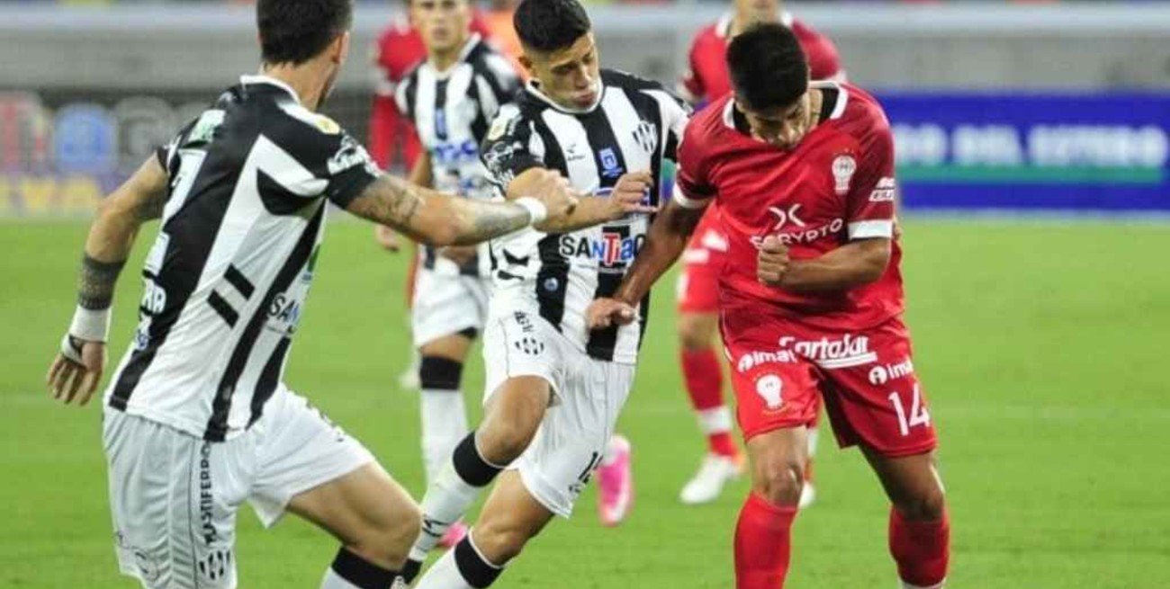 Huracán y Central Córdoba empataron 2 a 2 en Santiago del Estero 