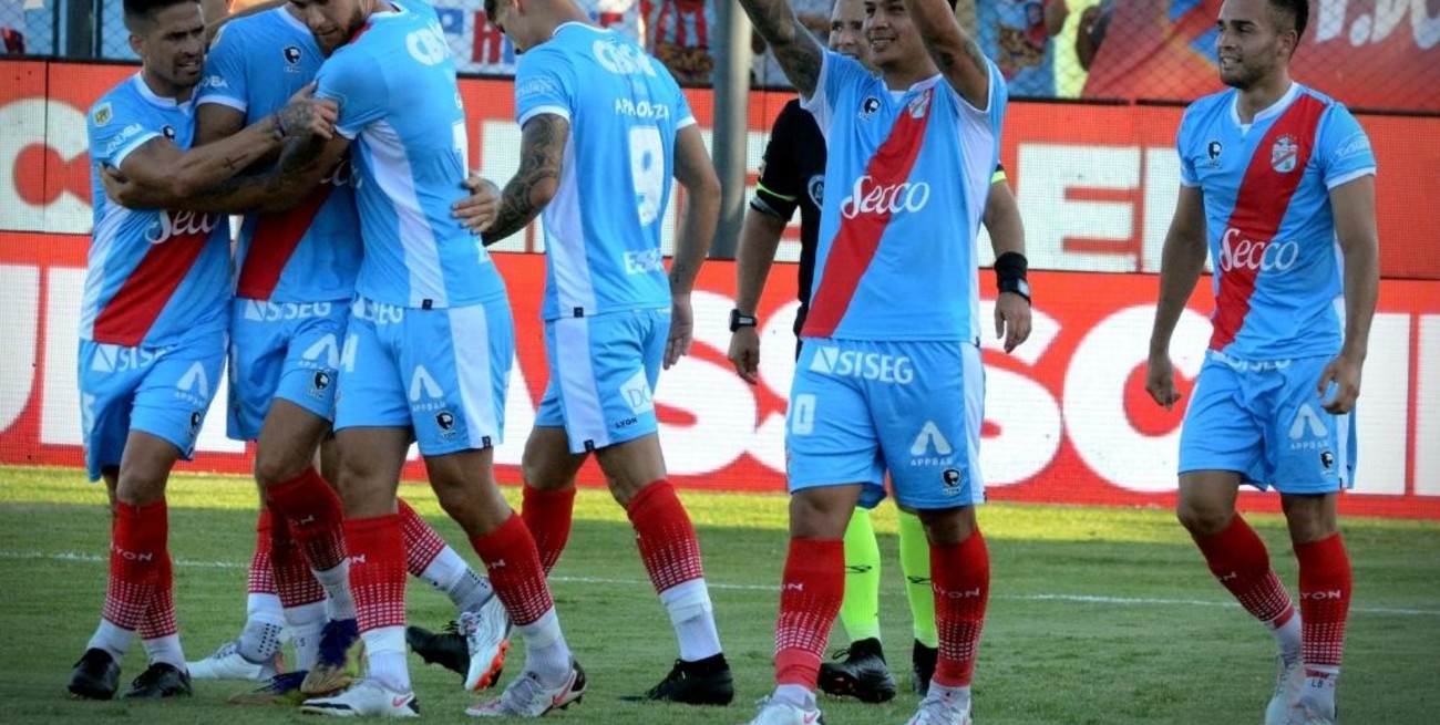 En el 15 de Abril, Arsenal y Chaco For Ever se enfrentan por Copa Argentina