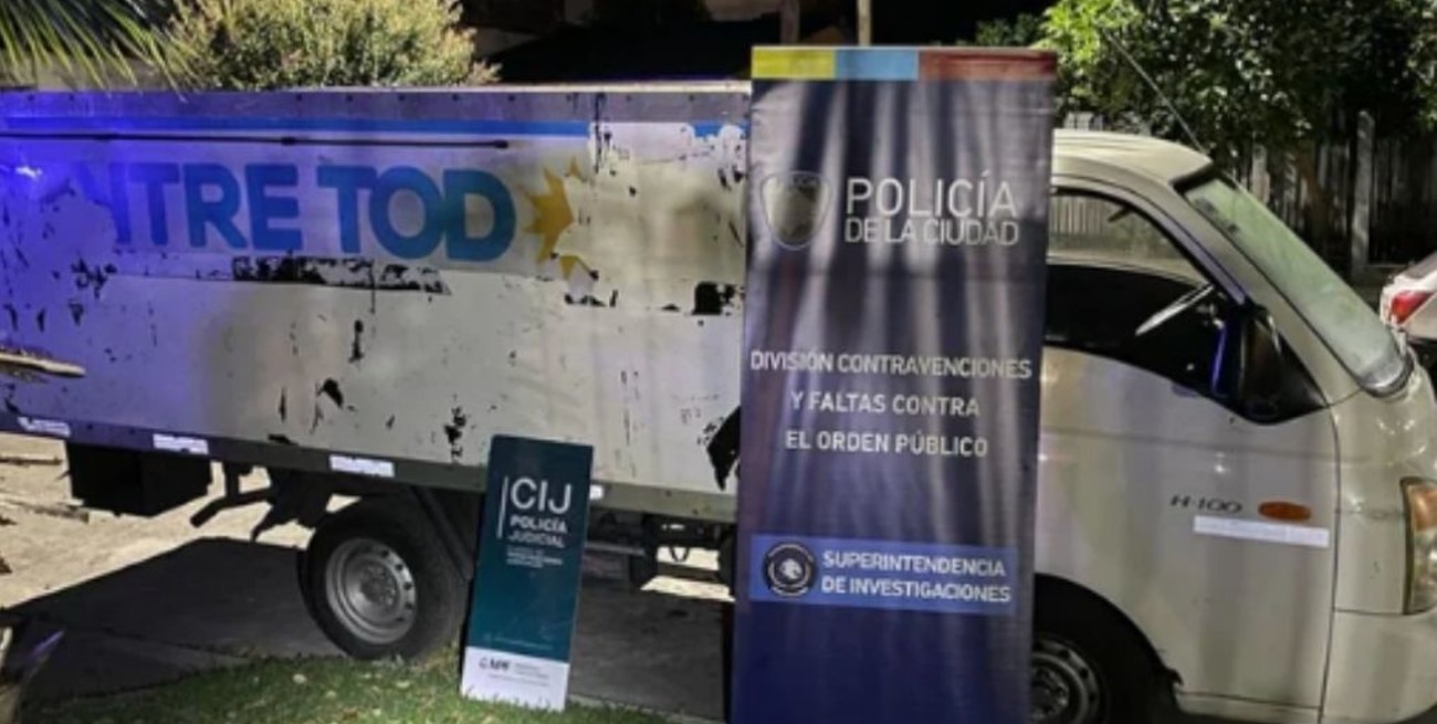 Afiches contra Cristina Kirchner: allanaron la casa del acusado de encargarlos