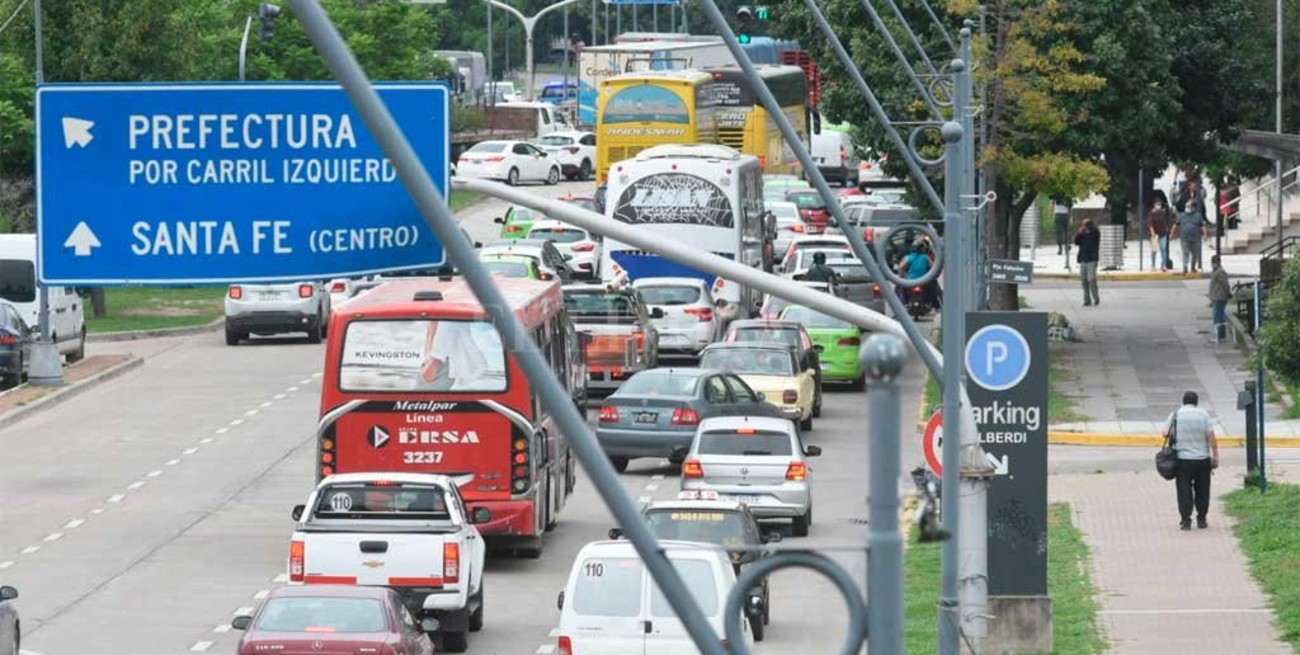Cortaron el tránsito en la Av. 27 de Febrero de la ciudad de Santa Fe