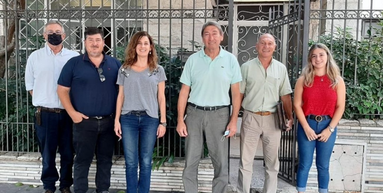 Hynes se reunió con profesionales de CIASFE por temas ambientales