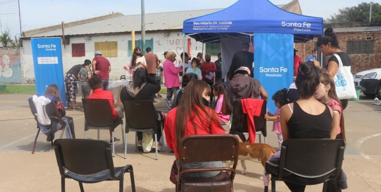 La provincia marca una fuerte presencia en los barrios más vulnerables de Rosario y Santa Fe