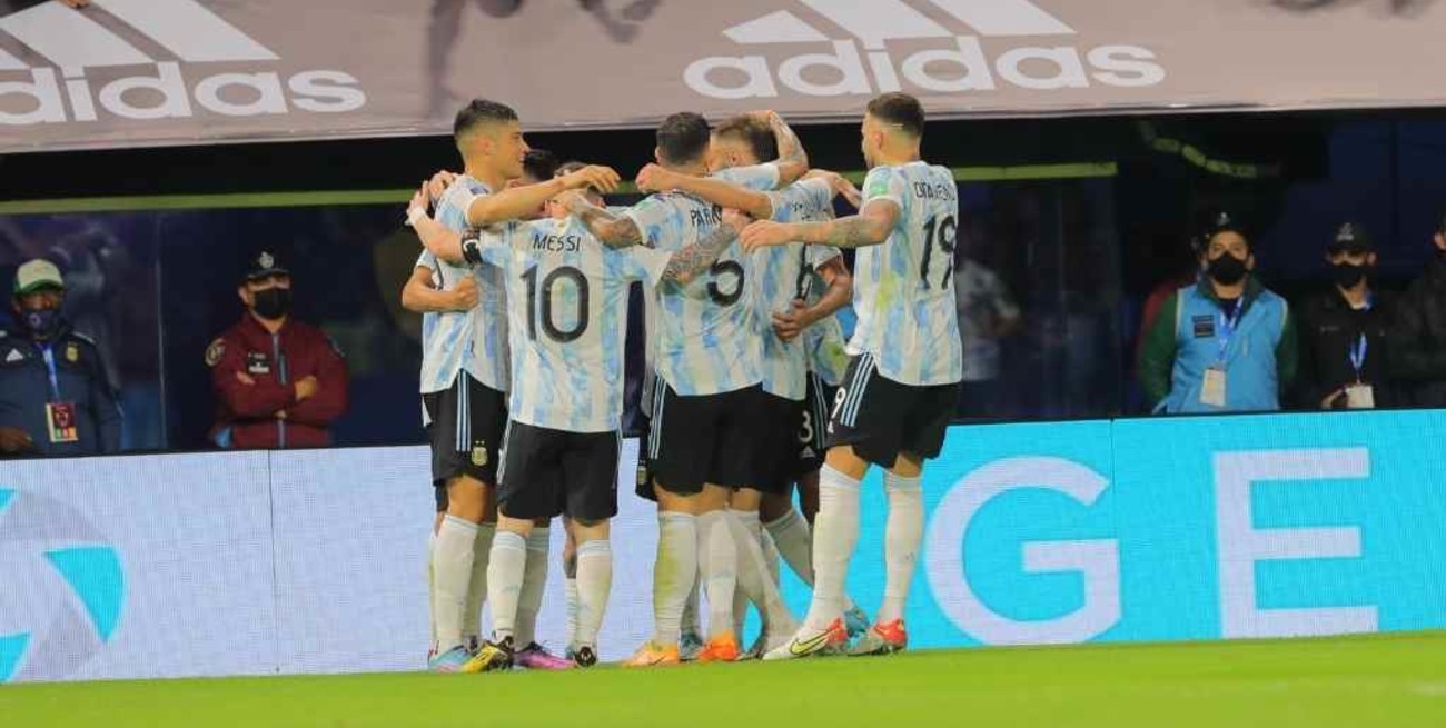 La selección argentina llegó a los 30 partidos invictos y está a uno de igualar el récord de Basile 