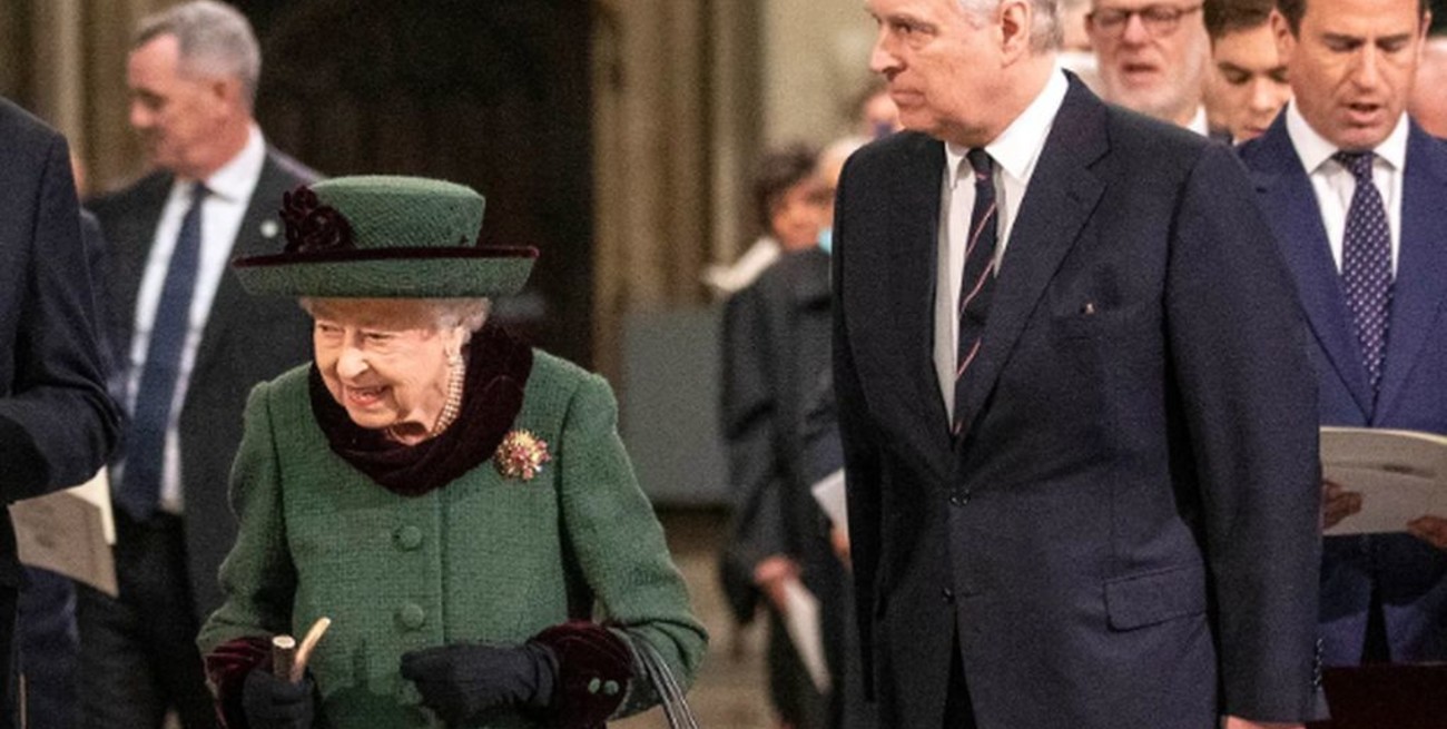 Isabel II mostró su apoyo a Andrés de York durante el memorial del duque de Edimburgo