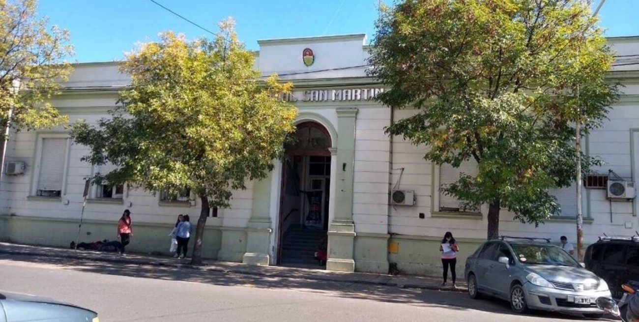 Murió una docente dentro de una escuela en Paraná