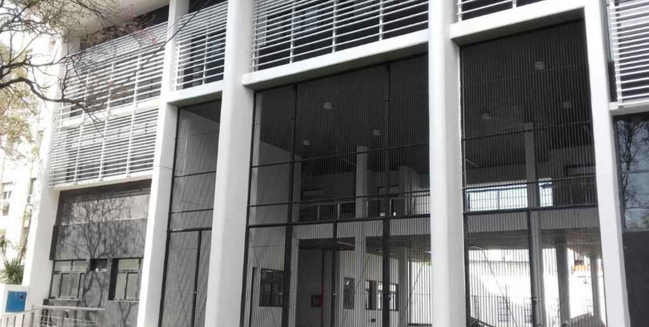 Video: una profesora de Historia brindó a sus alumnos contenidos negacionistas de la dictadura y fue repudiada 