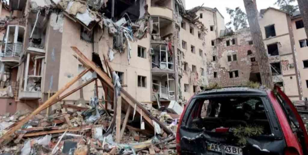 Hay al menos 200 personas atrapadas bajo los escombros tras una nueva explosión en Ucrania