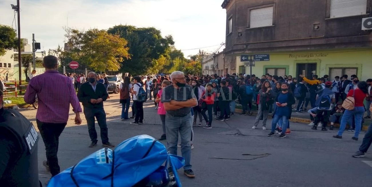 Nueva amenaza en la escuela Almirante Brown: esta vez, por una bomba