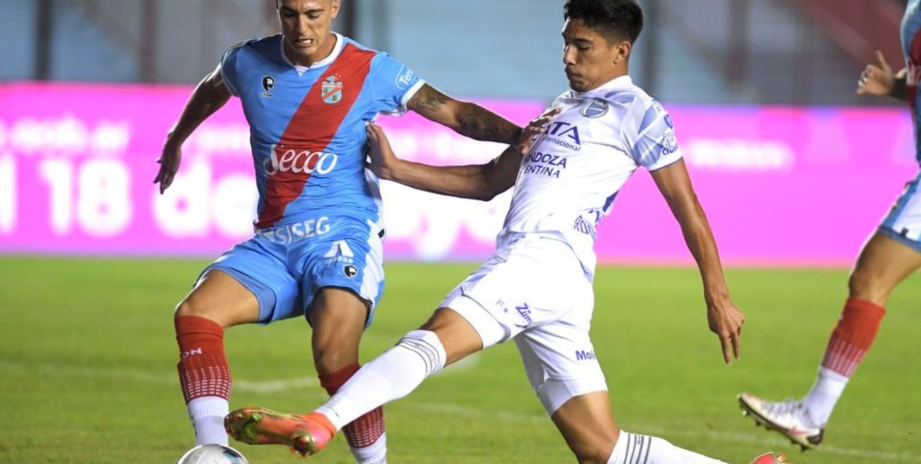 Godoy Cruz lo ganaba cómodo pero Arsenal reaccionó y lo empató 3 a 3