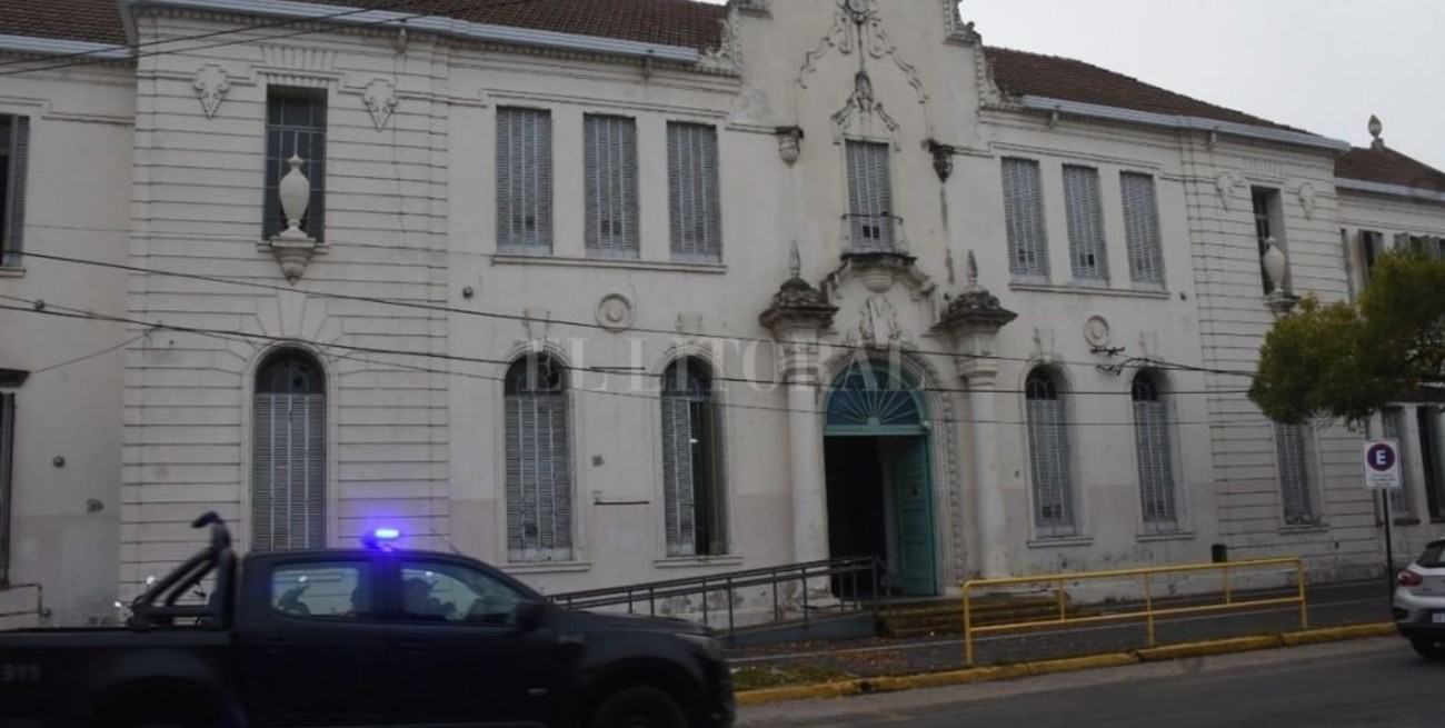 Custodian la escuela Alte Brown de Santa Fe tras una amenaza