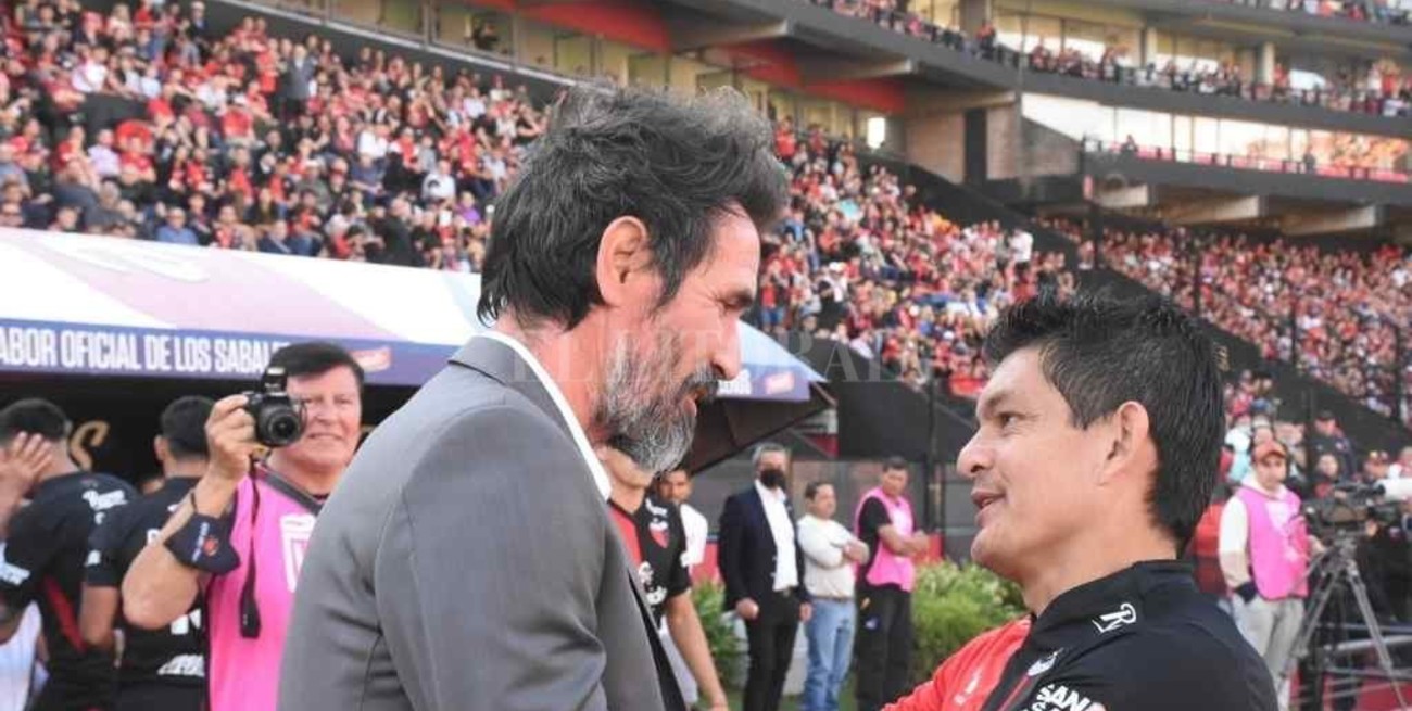 Las manos y las gargantas rojas por el "Barba" Domínguez