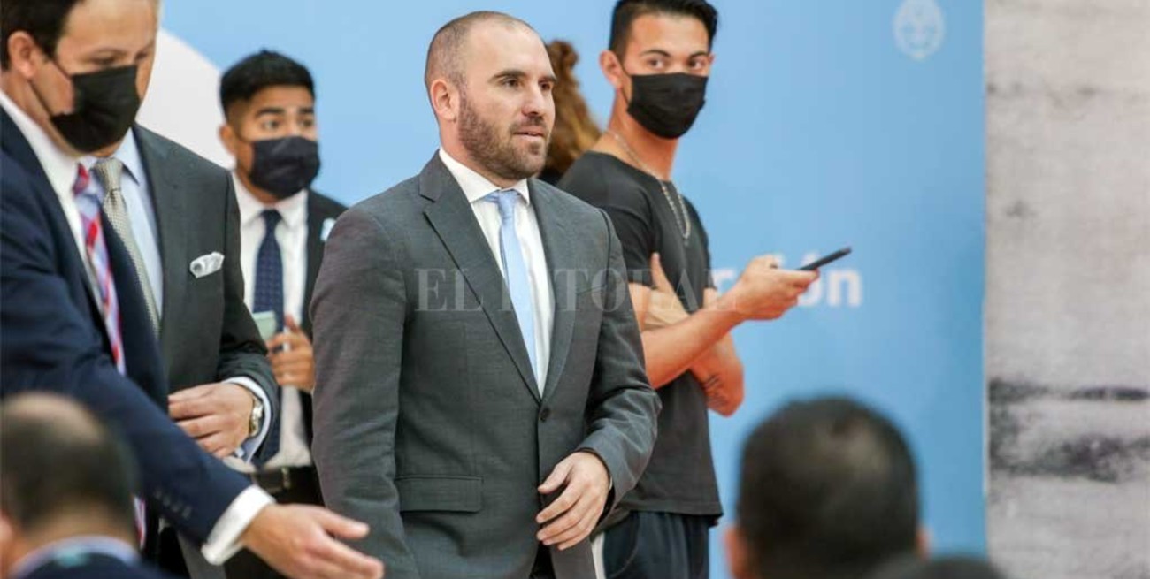 En medio de la crisis interna, Guzmán participa de la Asamblea del FMI