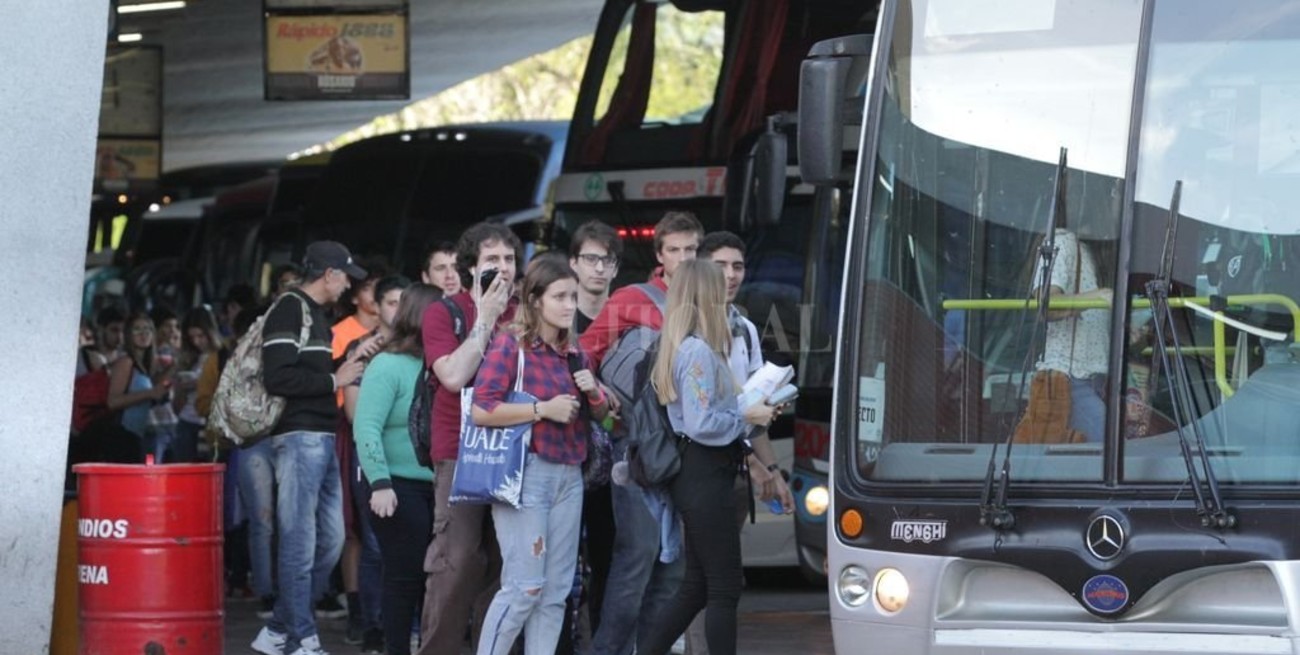 Persisten los problemas con los servicios de colectivos entre Santa Fe y Paraná