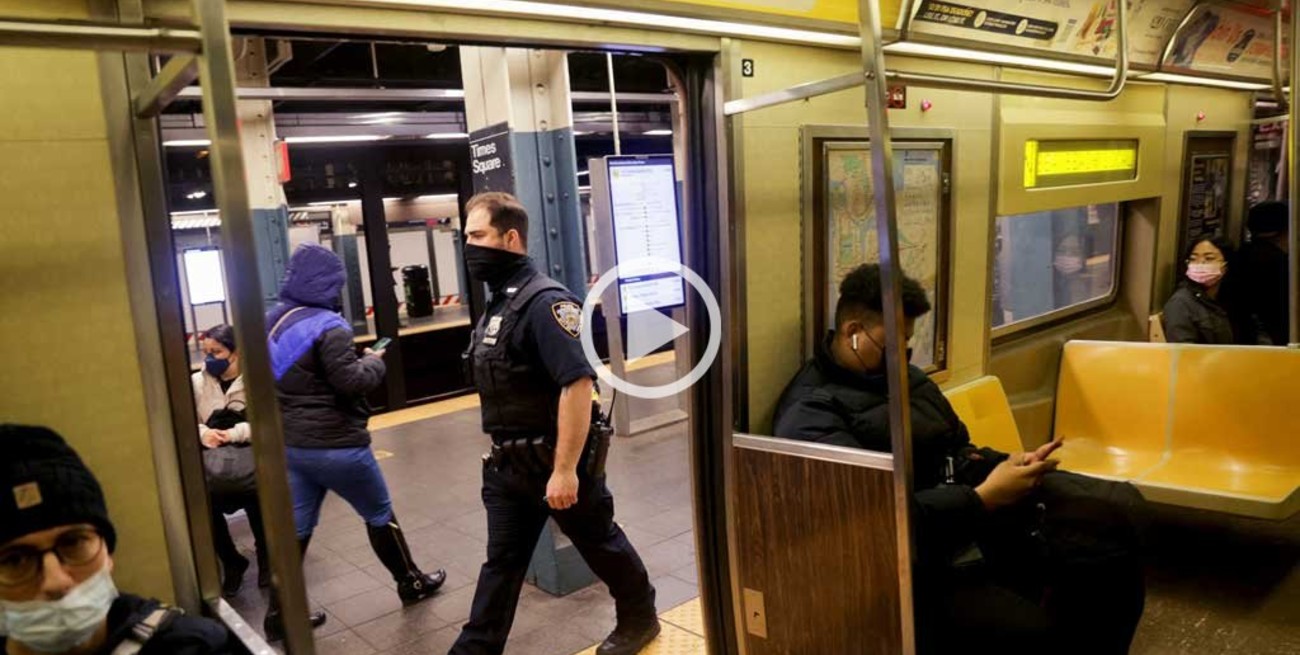 Video: se conocieron los primeros momentos del ataque en el subte de New York