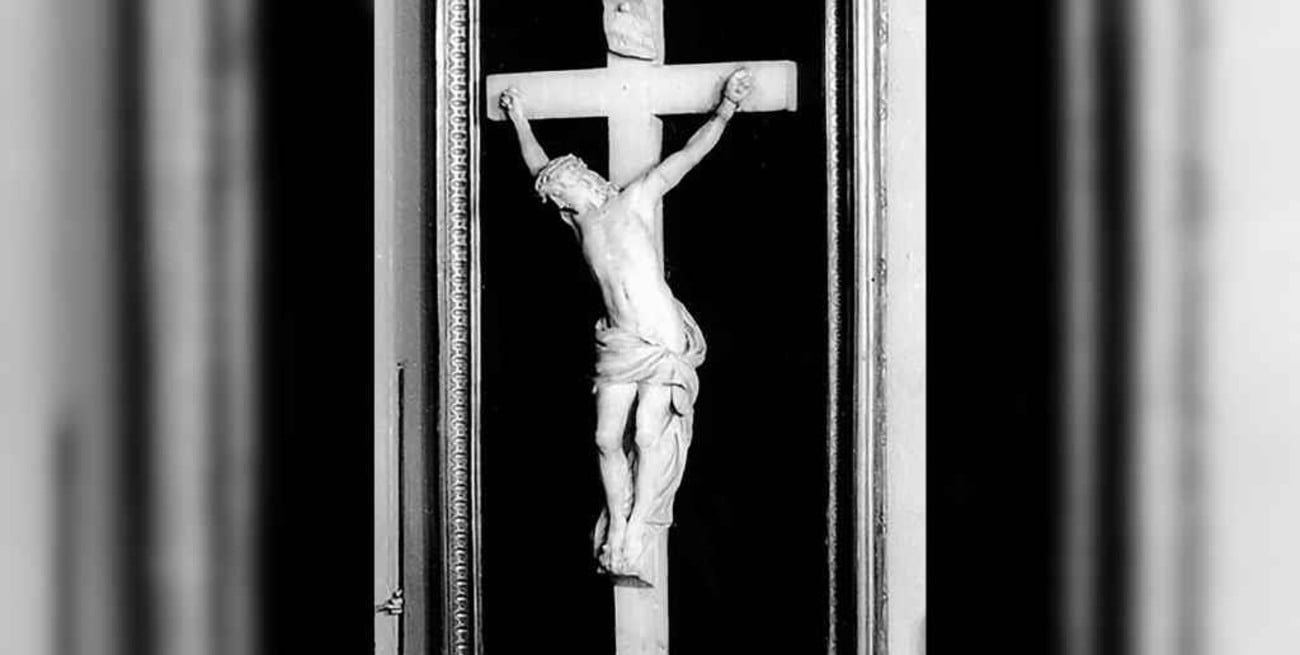 Un Cristo de mármol y una tumba perdida