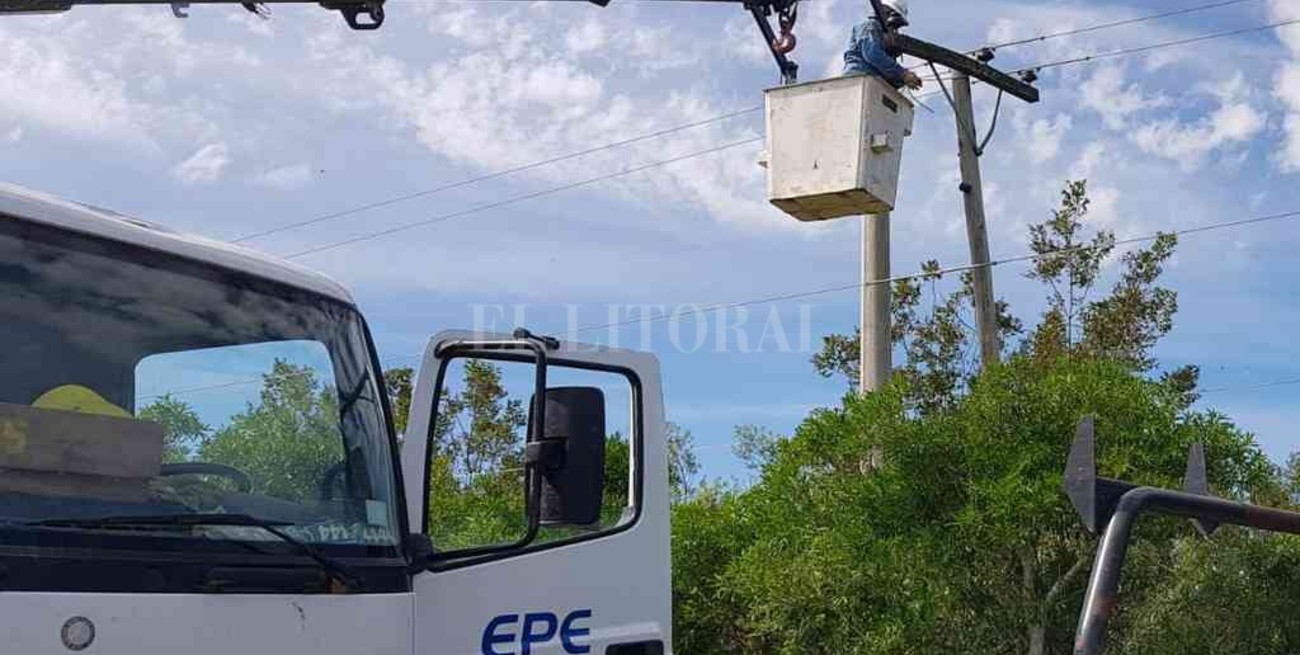 Reconstruirán una línea de media tensión que vincula Helvecia y Cayastá