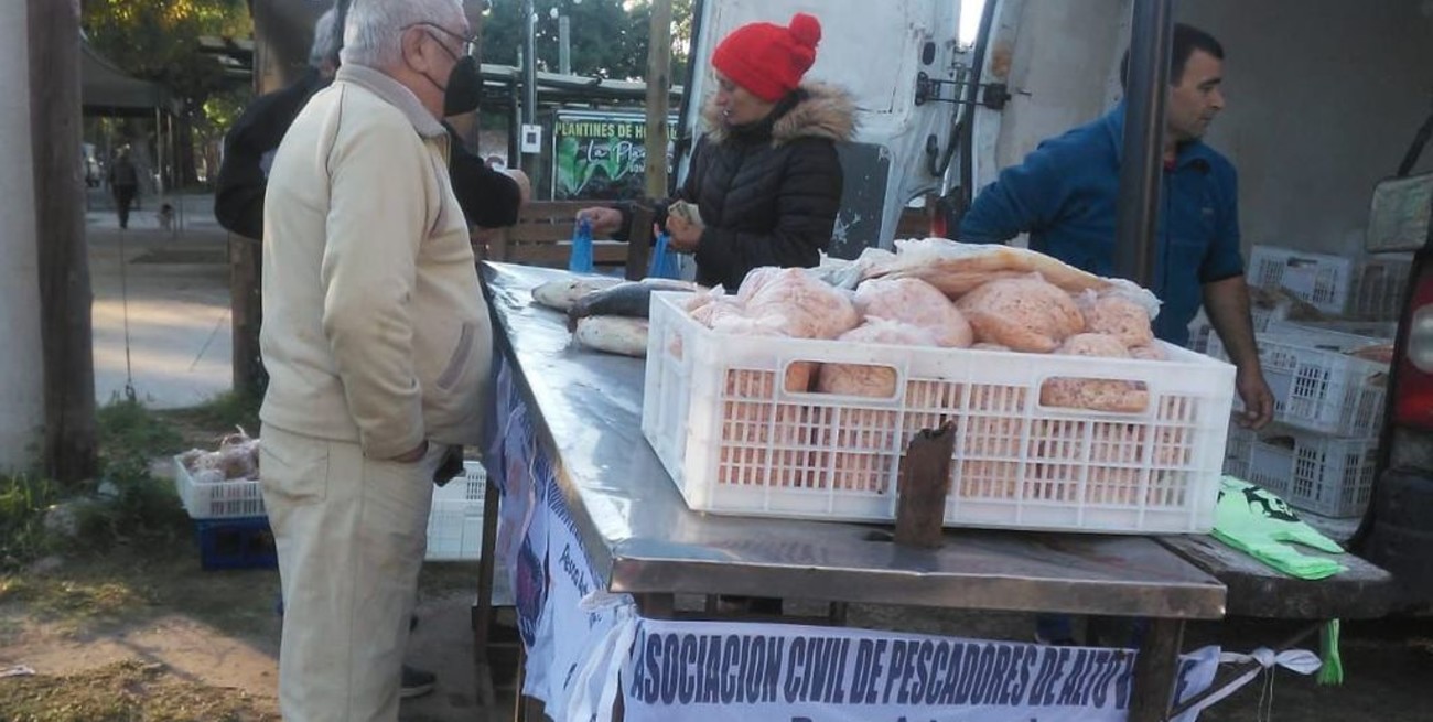 Una cooperativa de Alto Verde vendió 1.300 kg de pescado en cuatro horas