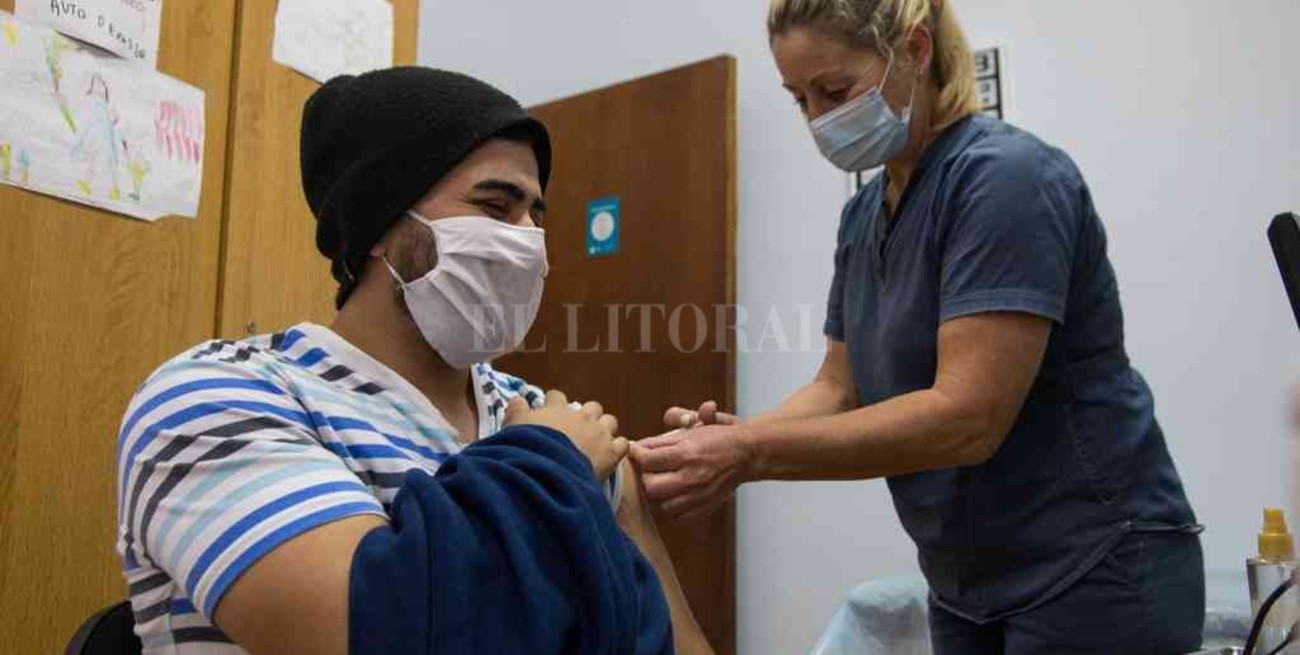 El vacunatorio del Campus FAVE atendió a estudiantes y vecinos de Esperanza