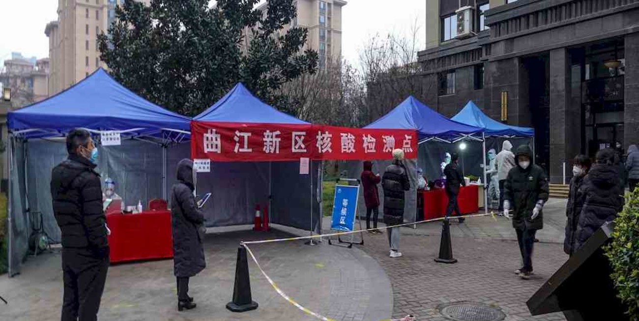 Por la variante ómicron, China volvió a los confinamientos y expertos rechazan relajar las restricciones