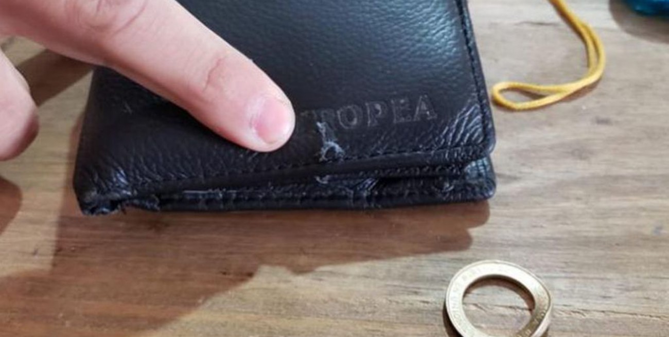 Una moneda de dos pesos que tenía en el bolsillo lo salvó del disparo de un ladrón