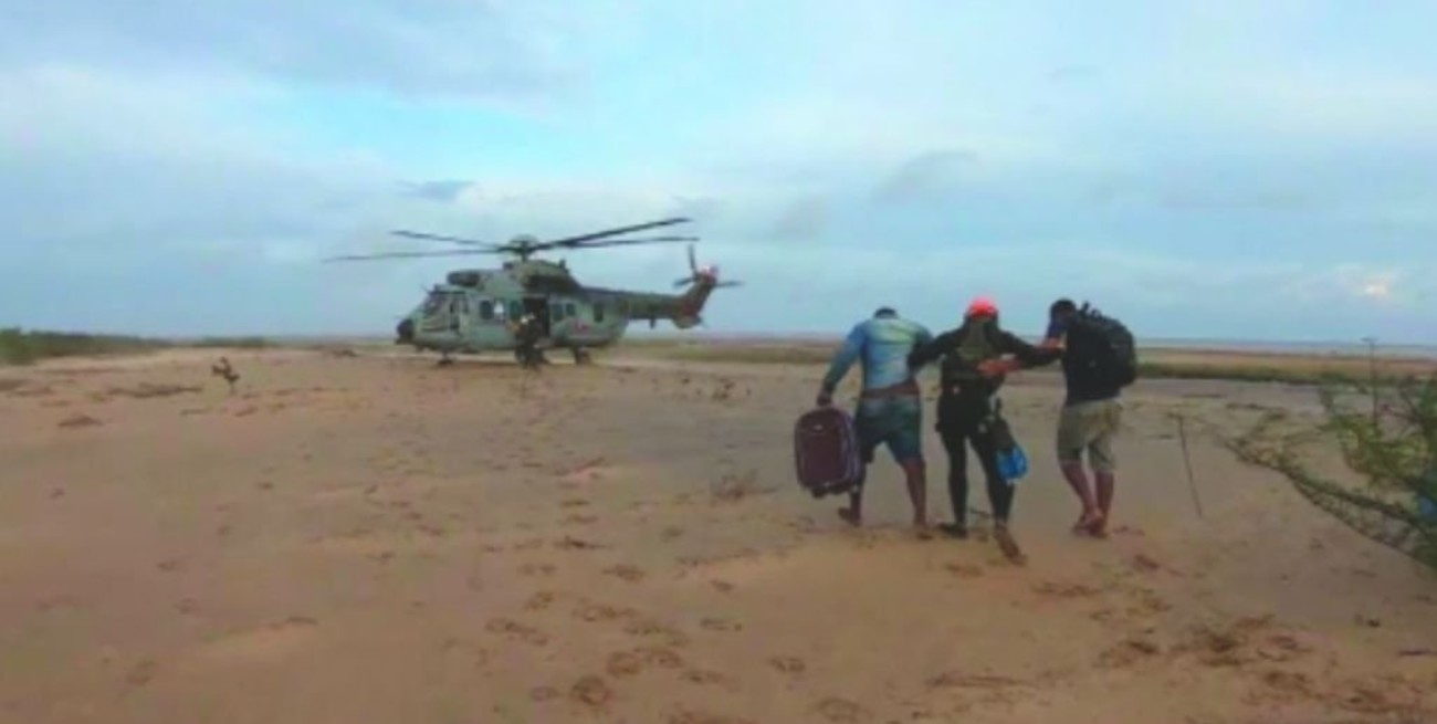 La historia de los seis náufragos que sobrevivieron gracias a un mensaje en una botella