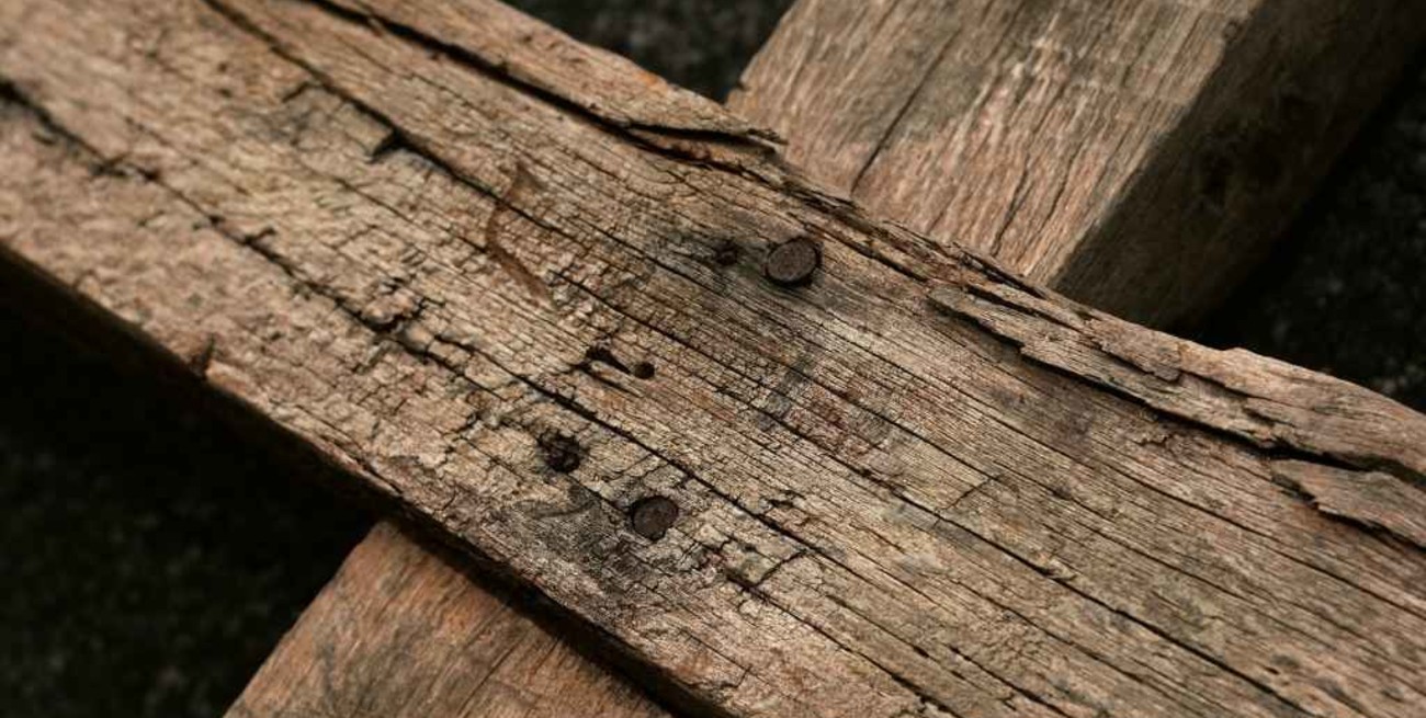 Una cruz de brazos abiertos