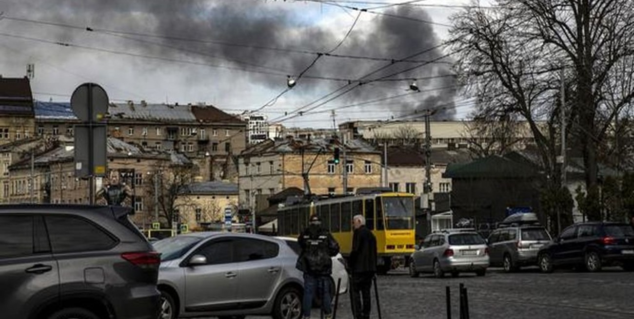 Cinco "potentes" misiles golpean Leópolis, en el oeste de Ucrania 