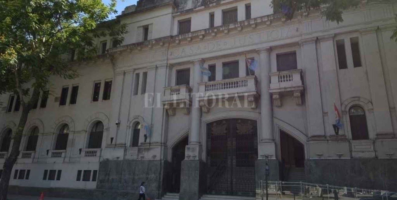 Acuchilló a un amigo en el ojo y le robó la moto