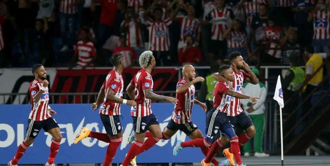 Junior goleó a Fluminense y alcanzó a Unión en la punta del Grupo H