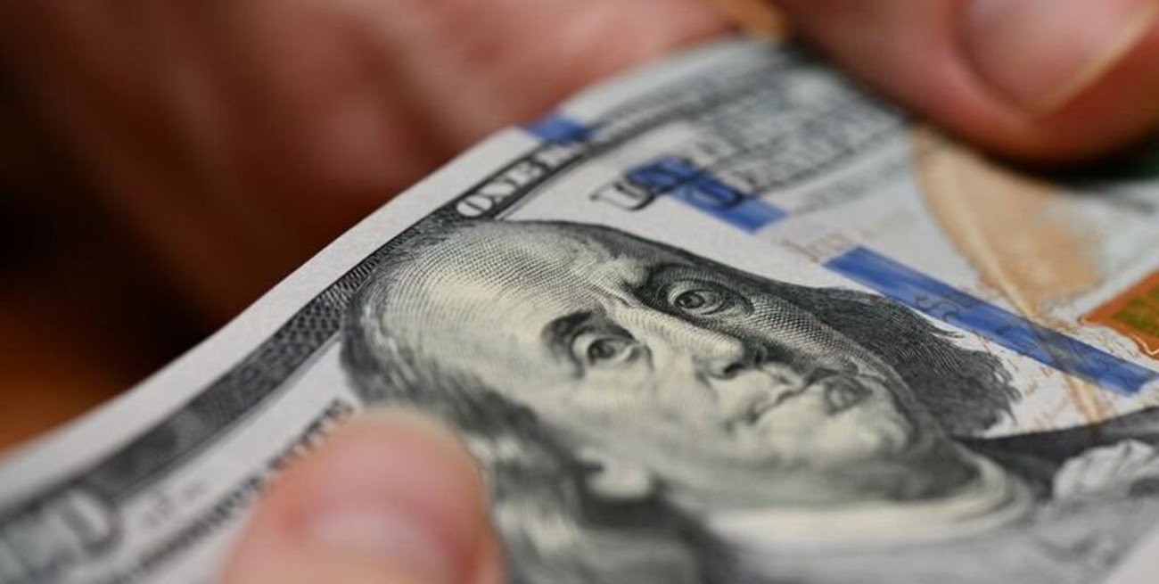 El dólar blue cerró la semana con una leve suba