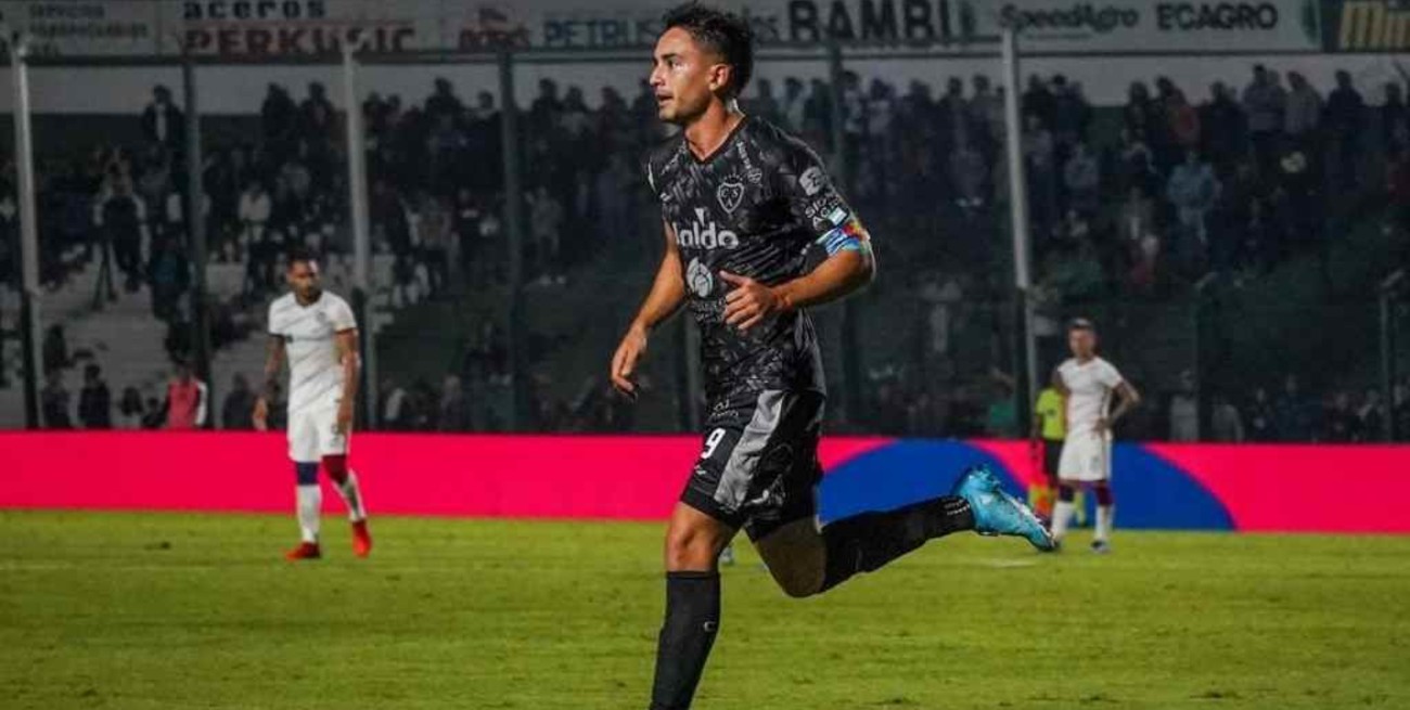 Sarmiento superó a San Lorenzo y profundizó su mal momento 