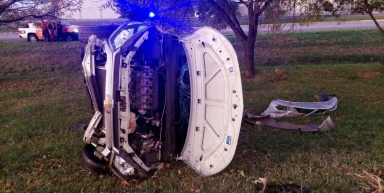 Rosario: despiste y vuelco en Circunvalación, hay tres personas hospitalizadas