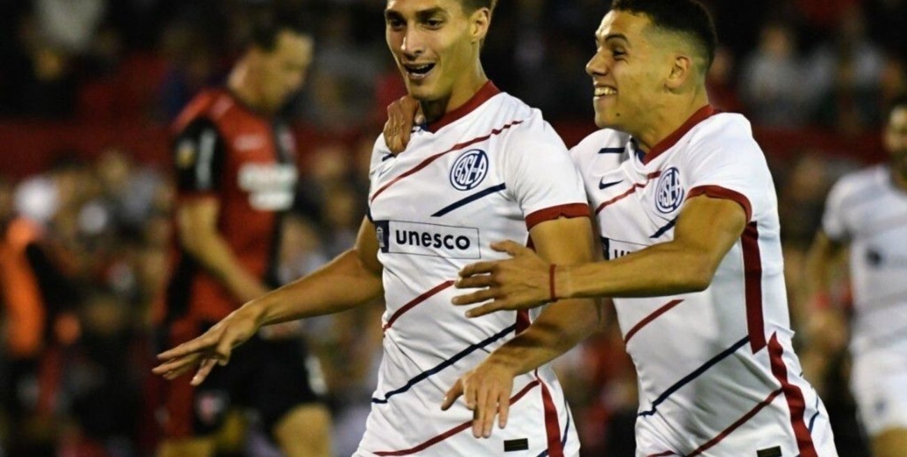 San Lorenzo superó a Newells y complicó su clasificación
