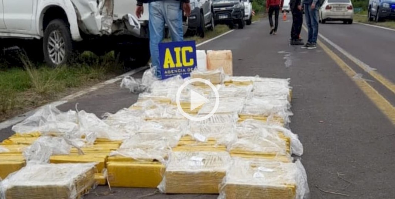 La policía elevó a casi 500 kilos la cantidad de droga hallada en una camioneta siniestrada