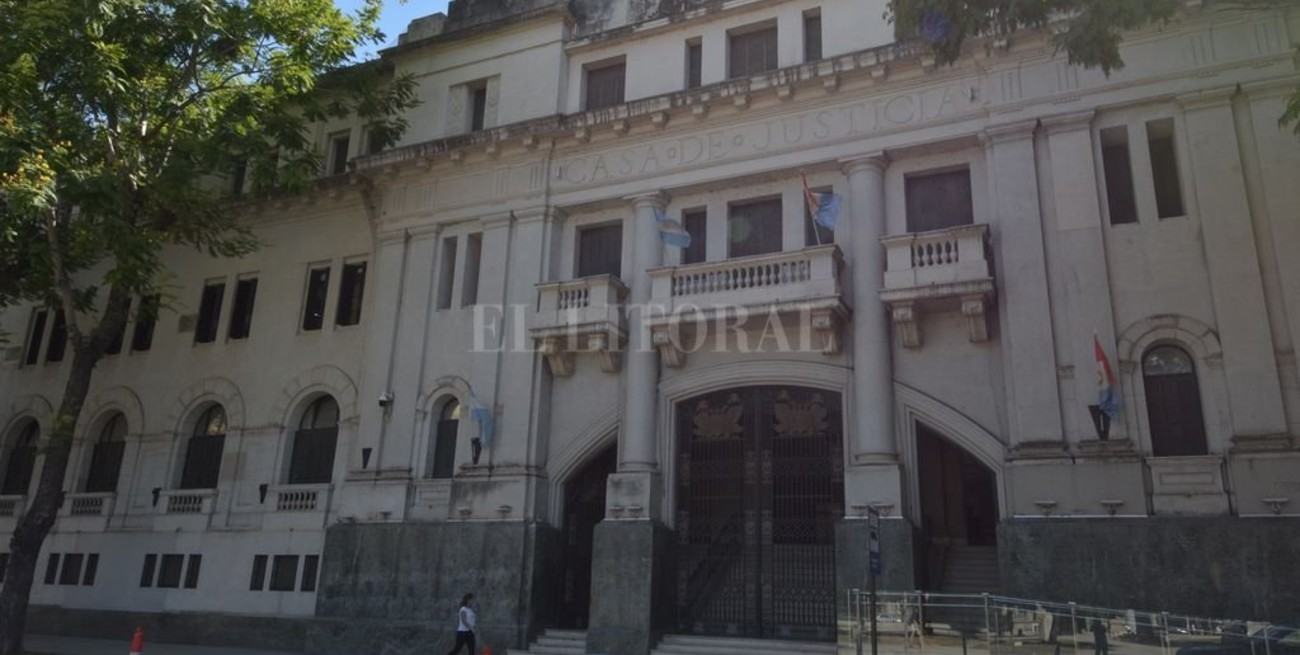 Condenado a 21 años de cárcel por abusar de dos niñas y facilitar la prostitución