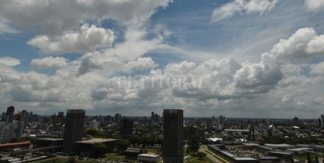 Lunes fresco con pocas nubes en la ciudad de Santa Fe