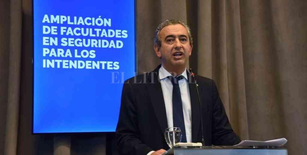Javkin envió un proyecto de ley para poder elegir jefe de Policía
