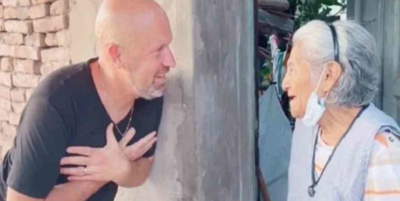 Viajó desde España hasta Bolivia para reencontrarse con su niñera tras 45 años: "Vine a darte las gracias"