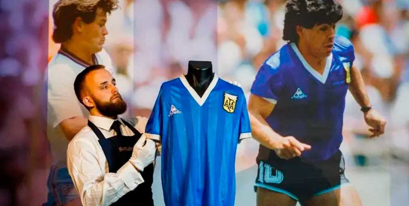 La camiseta de Maradona se vendió en casi nueve millones de dólares